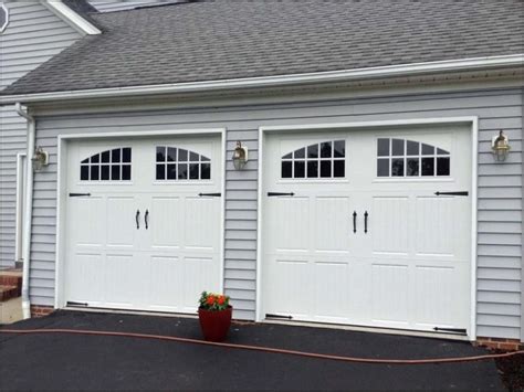 9×7 Garage Door Weight: Expect a 9×7 uninsulated vinyl garage door to weigh between 85 and 95 pounds. If insulated, the weight can increase substantially, making the new weight anywhere between 95-115 pounds. 14×7 Garage Door Weight: Expect a 14×7 uninsulated vinyl garage door to weigh between 135 pounds and 150 pounds.